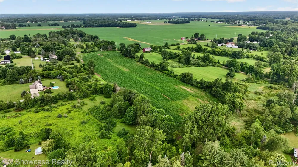1120 Gregory Road E Handy Township, MI 48836