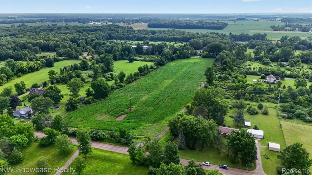 1120 Gregory Road E Handy Township, MI 48836