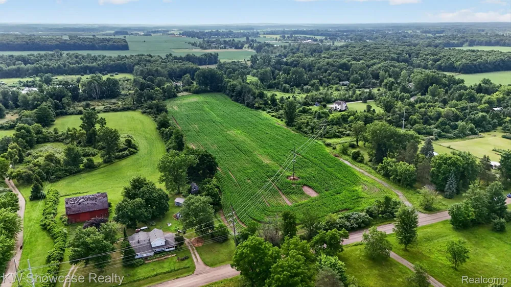 1120 Gregory Road E Handy Township, MI 48836