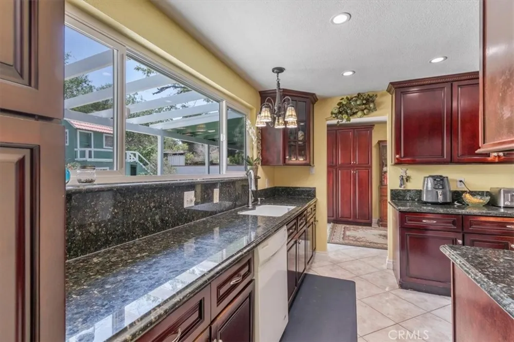 4817 Quartz  Hill Rd Quartz Hill, CA 93536