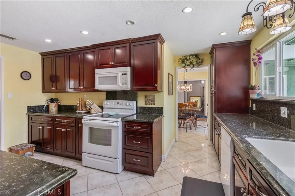 4817 Quartz  Hill Rd Quartz Hill, CA 93536