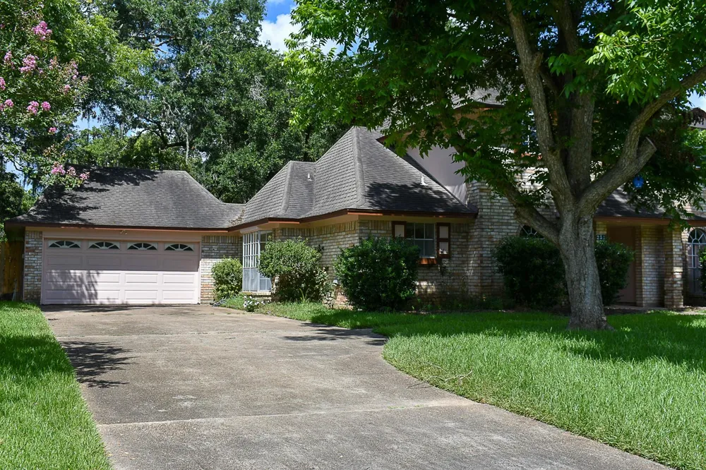 231 Huckleberry Drive Lake Jackson, TX 77566