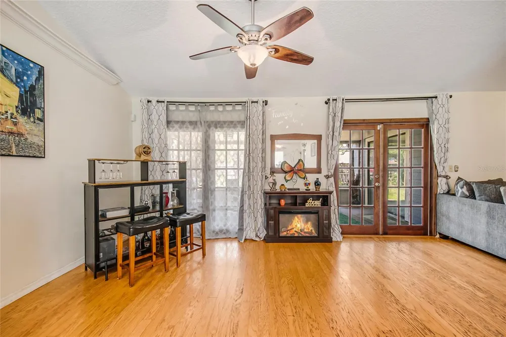 3726 SARASOTA COURT Orlando, FL 32812