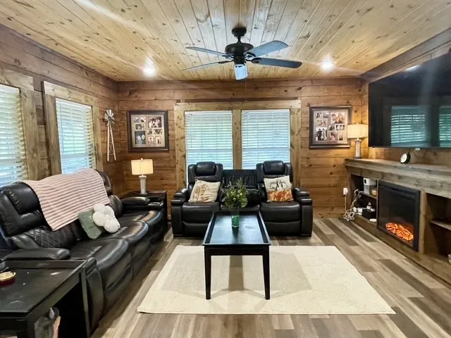 8262 US Highway 84 W Mount Enterprise, TX 75681