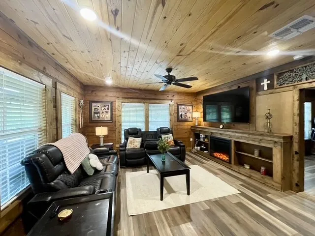 8262 US Highway 84 W Mount Enterprise, TX 75681