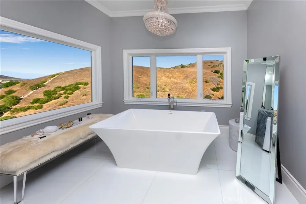 30 Saddlebow Road Bell Canyon, CA 91307