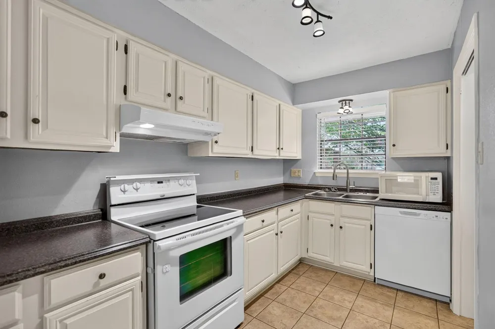 2822 Oakside Drive Bryan, TX 77802