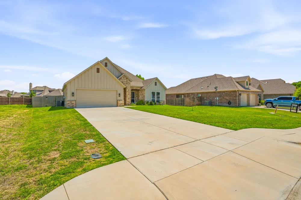 162 Breeders Drive Willow Park, TX 76087