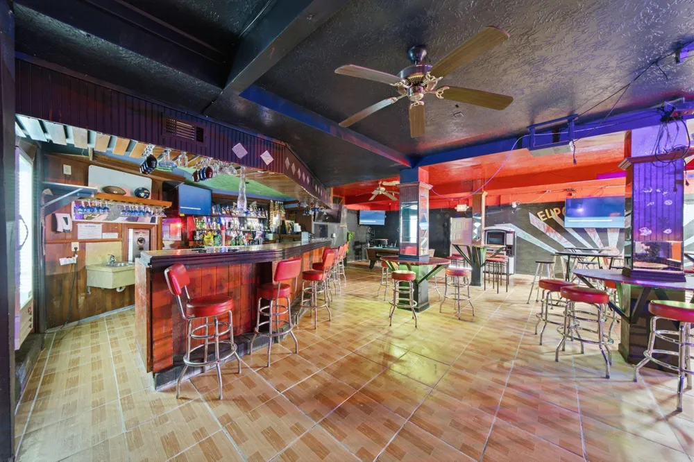 7715 W Hardy Road Houston, TX 77022