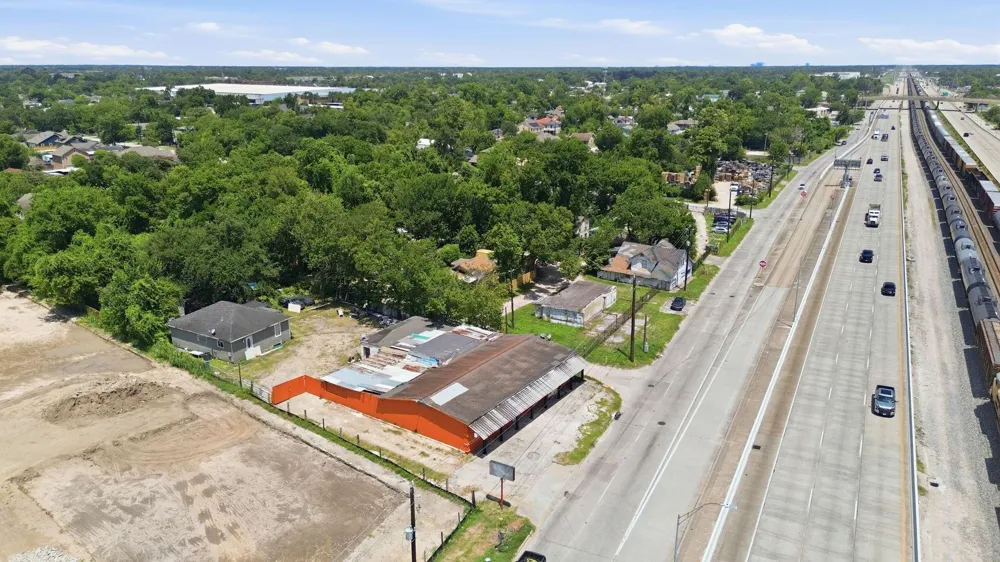 7715 W Hardy Road Houston, TX 77022