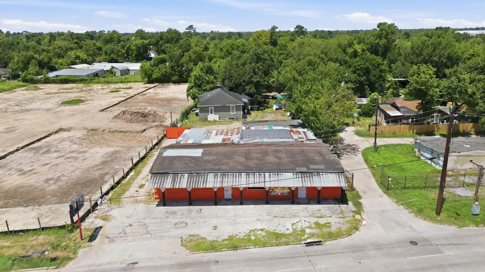 7715 W Hardy Road Houston, TX 77022