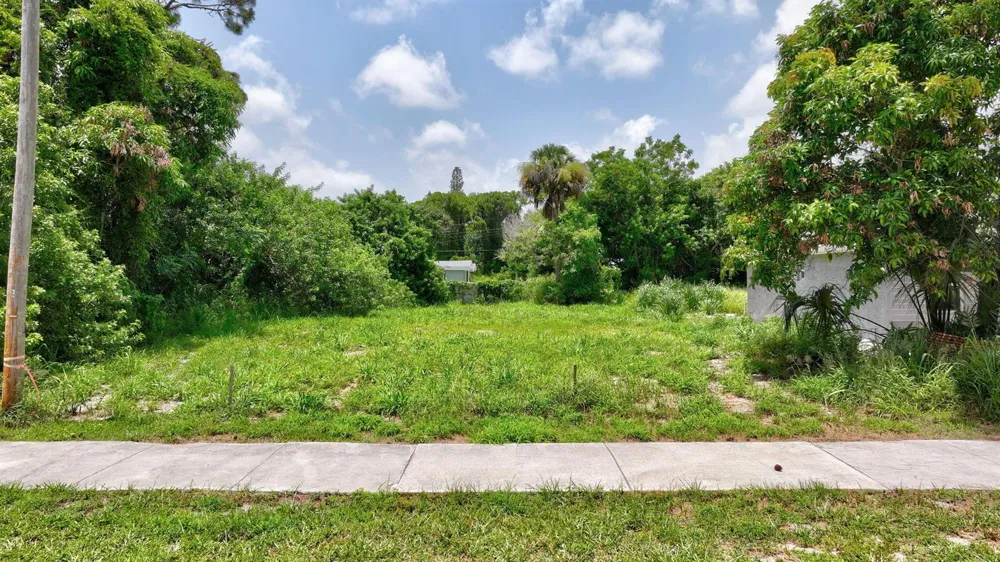 5684 SE 45th Avenue SE Stuart, FL 34997