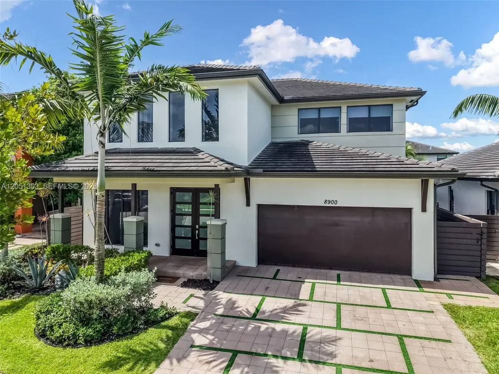 8900 NW 161st Ter Miami Lakes, FL 33018
