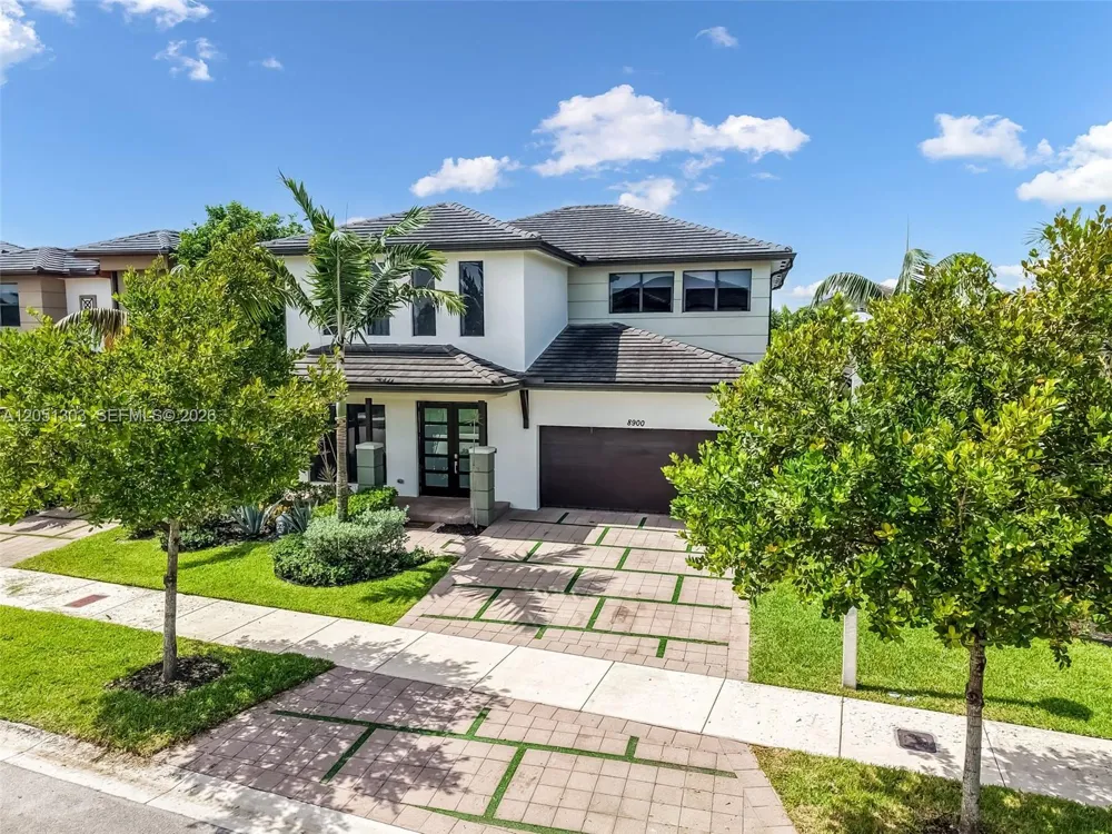 8900 NW 161st Ter Miami Lakes, FL 33018