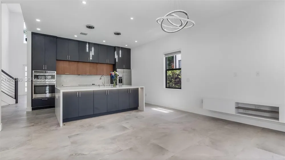 8900 NW 161st Ter Miami Lakes, FL 33018