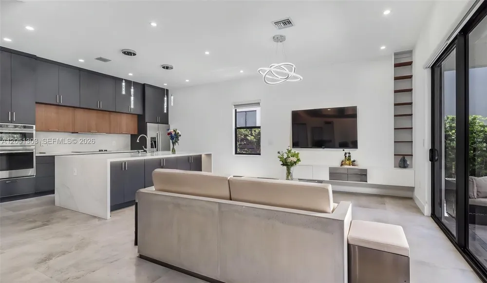 8900 NW 161st Ter Miami Lakes, FL 33018