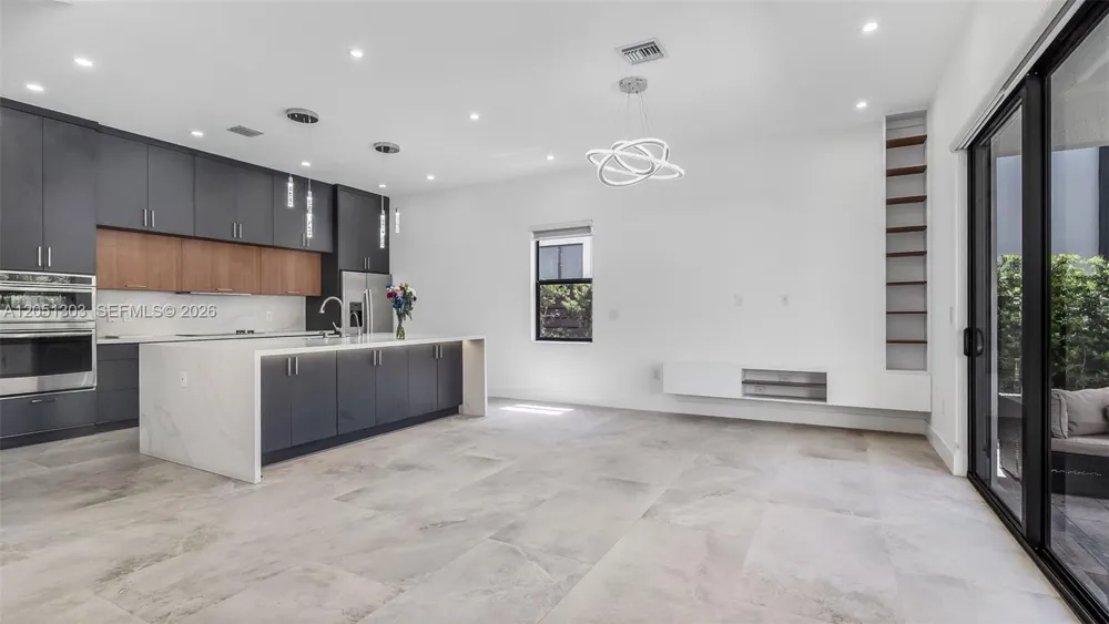 8900 NW 161st Ter Miami Lakes, FL 33018