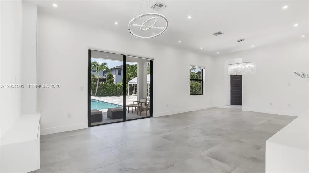 8900 NW 161st Ter Miami Lakes, FL 33018