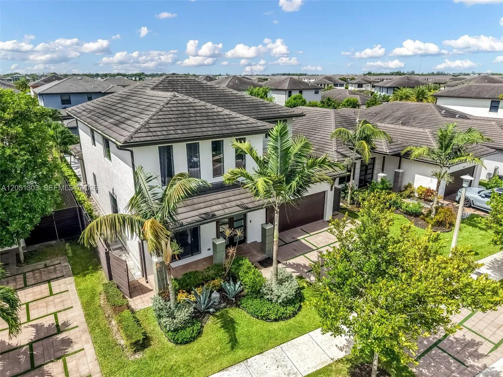 8900 NW 161st Ter Miami Lakes, FL 33018