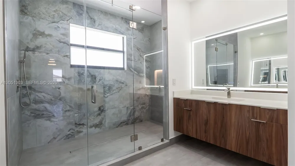 8900 NW 161st Ter Miami Lakes, FL 33018