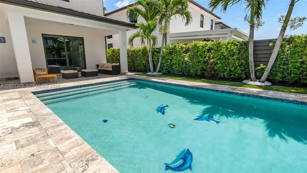 8900 NW 161st Ter Miami Lakes, FL 33018