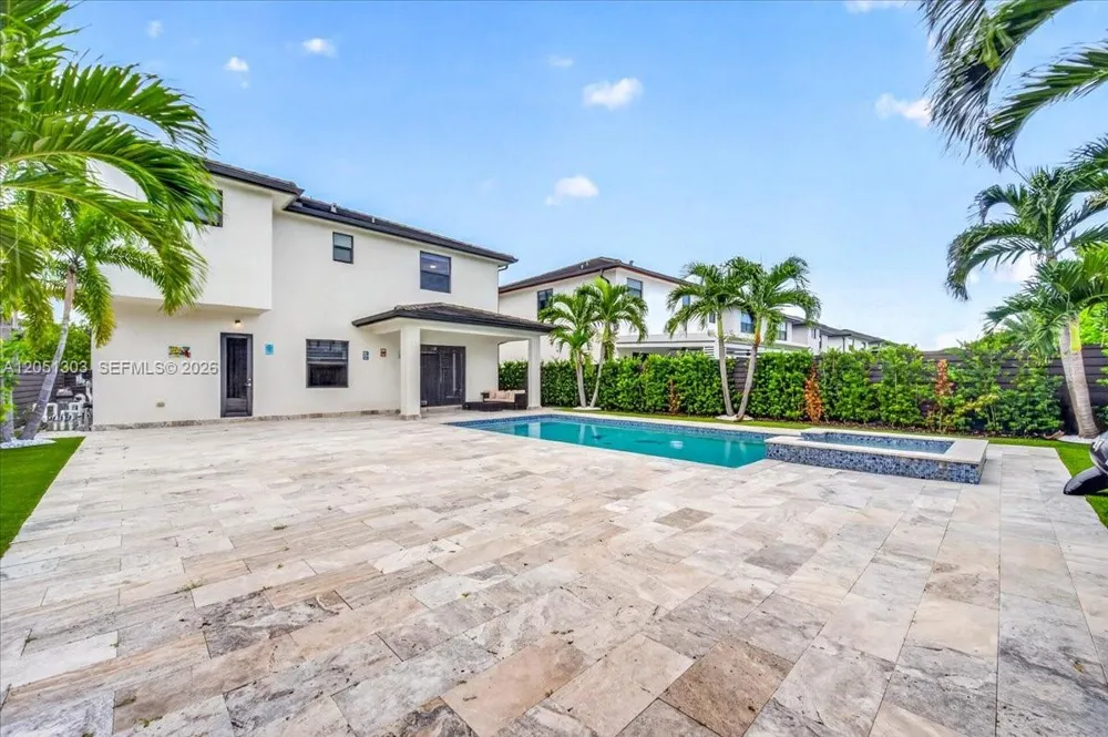 8900 NW 161st Ter Miami Lakes, FL 33018
