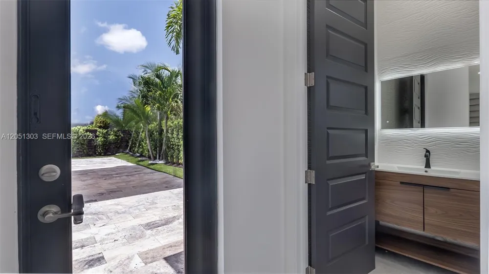 8900 NW 161st Ter Miami Lakes, FL 33018