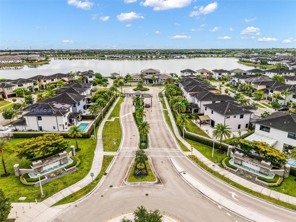 8900 NW 161st Ter Miami Lakes, FL 33018
