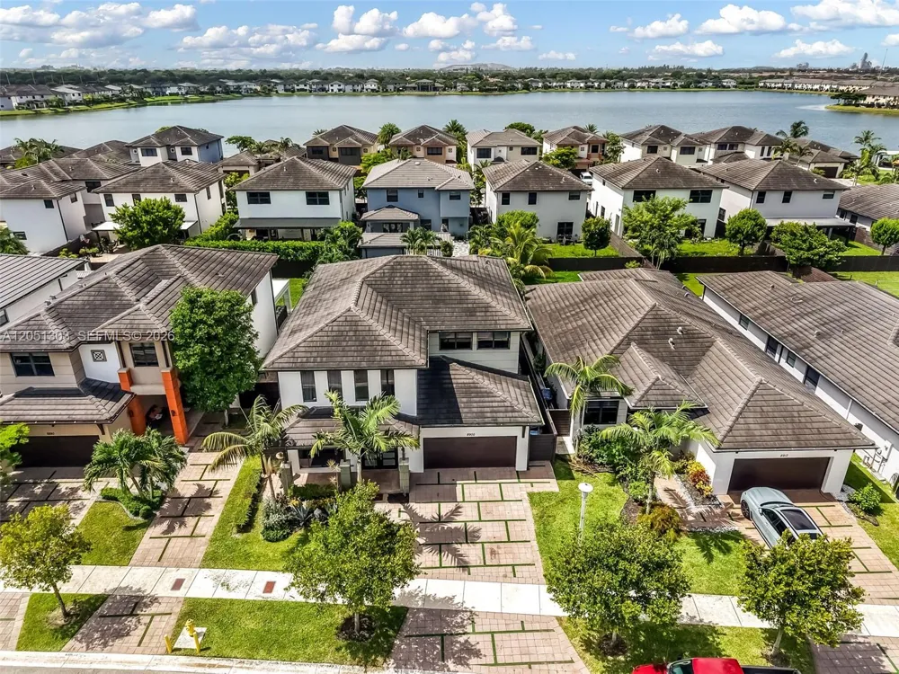8900 NW 161st Ter Miami Lakes, FL 33018