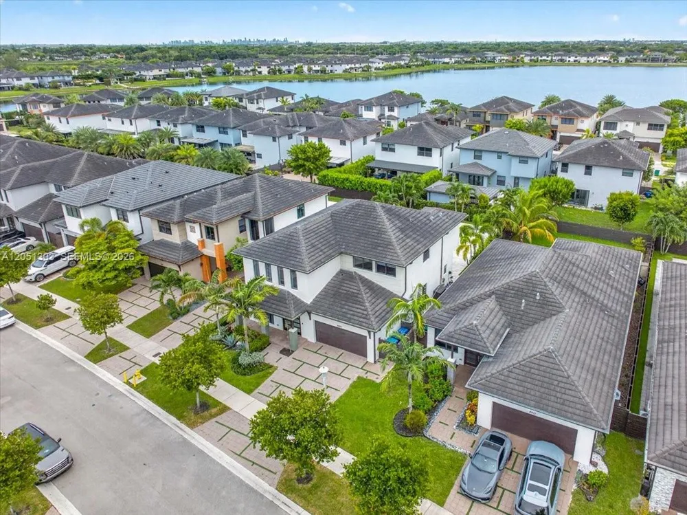 8900 NW 161st Ter Miami Lakes, FL 33018