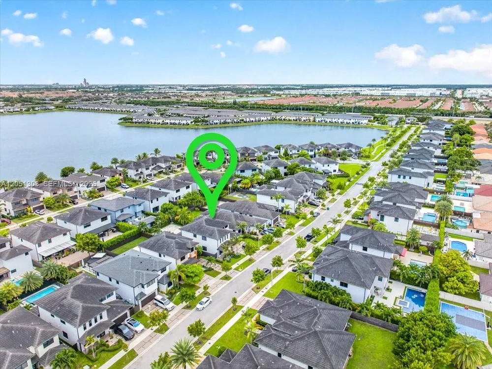 8900 NW 161st Ter Miami Lakes, FL 33018
