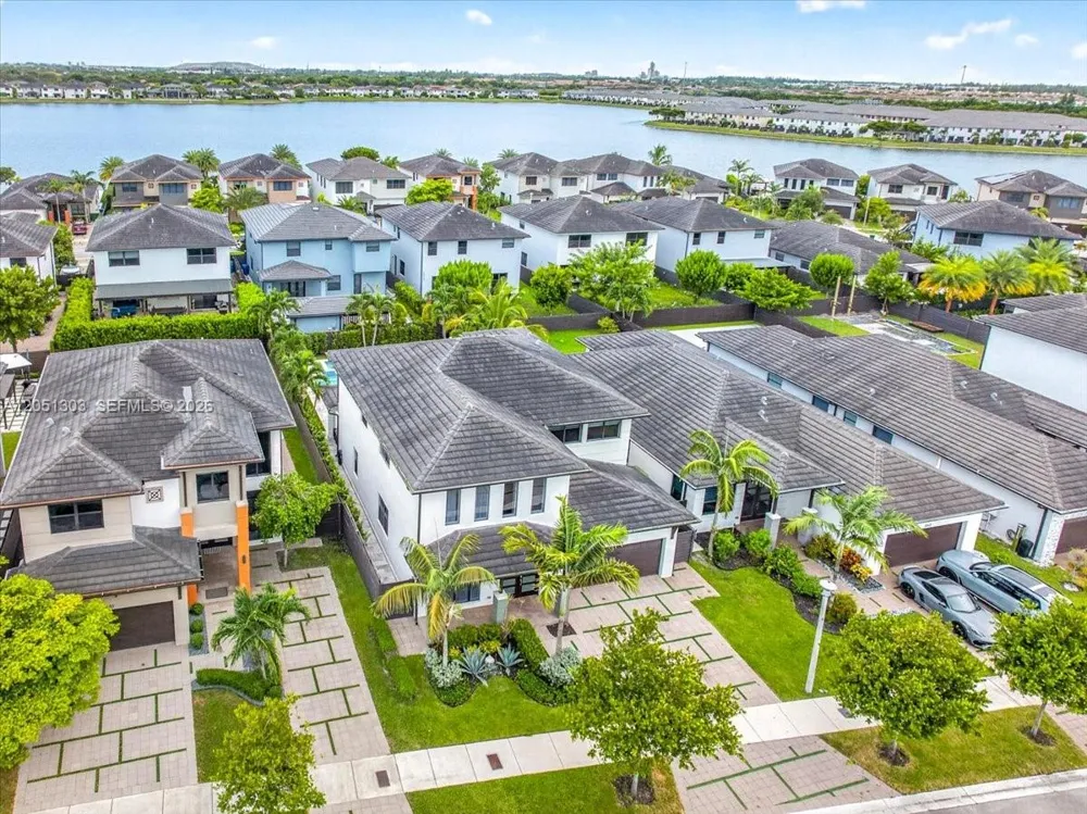 8900 NW 161st Ter Miami Lakes, FL 33018