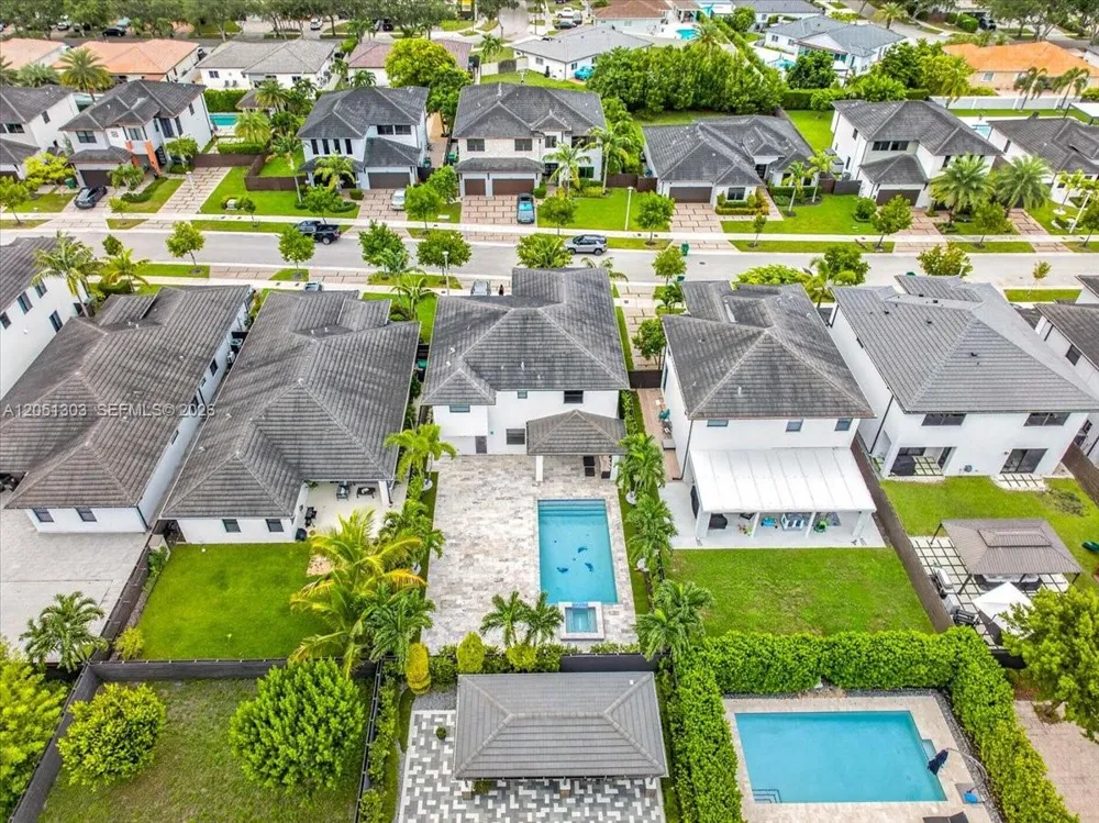 8900 NW 161st Ter Miami Lakes, FL 33018