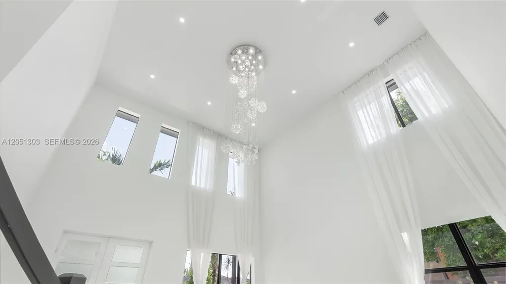 8900 NW 161st Ter Miami Lakes, FL 33018