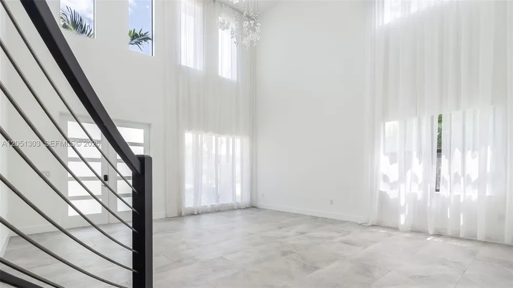 8900 NW 161st Ter Miami Lakes, FL 33018