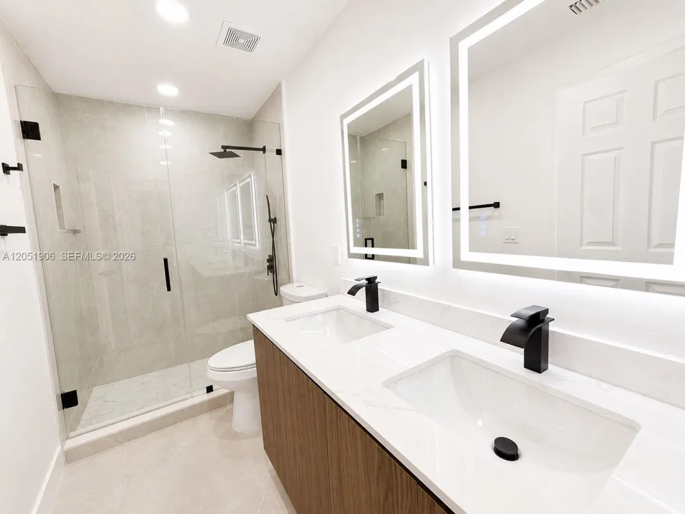 5905 Manchester Way Tamarac, FL 33321
