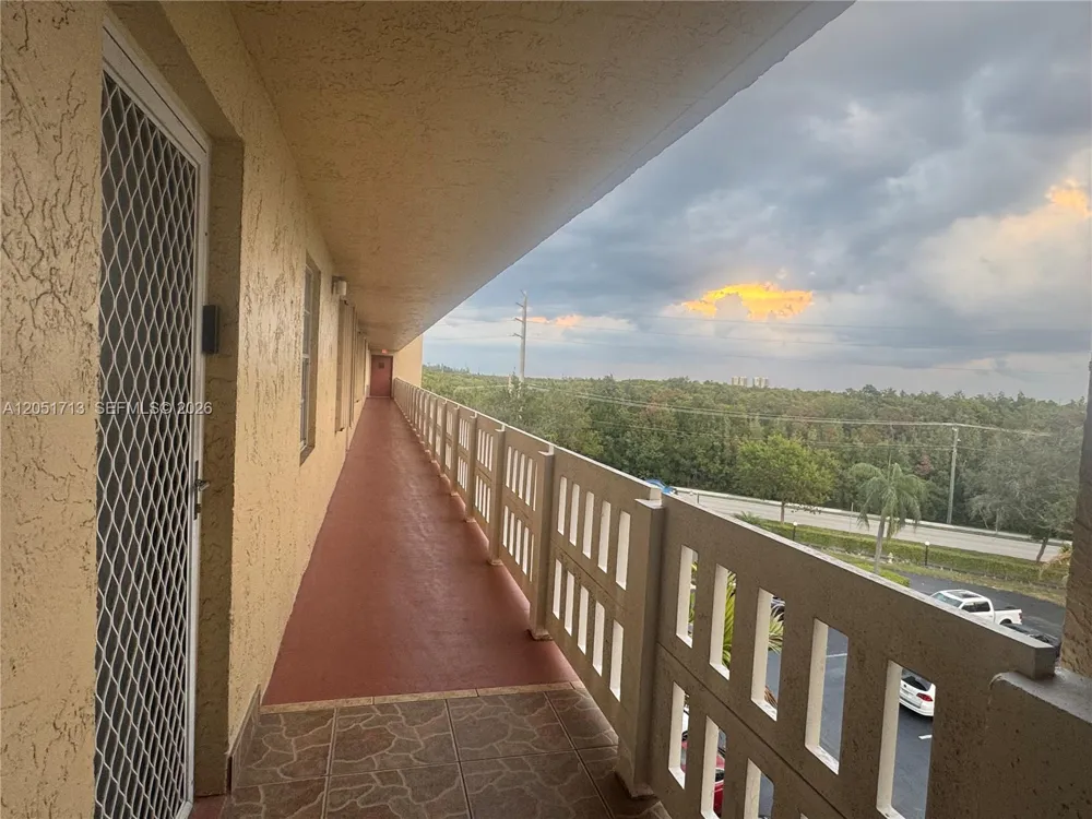 441 SE 3rd St #505 Dania Beach, FL 33004