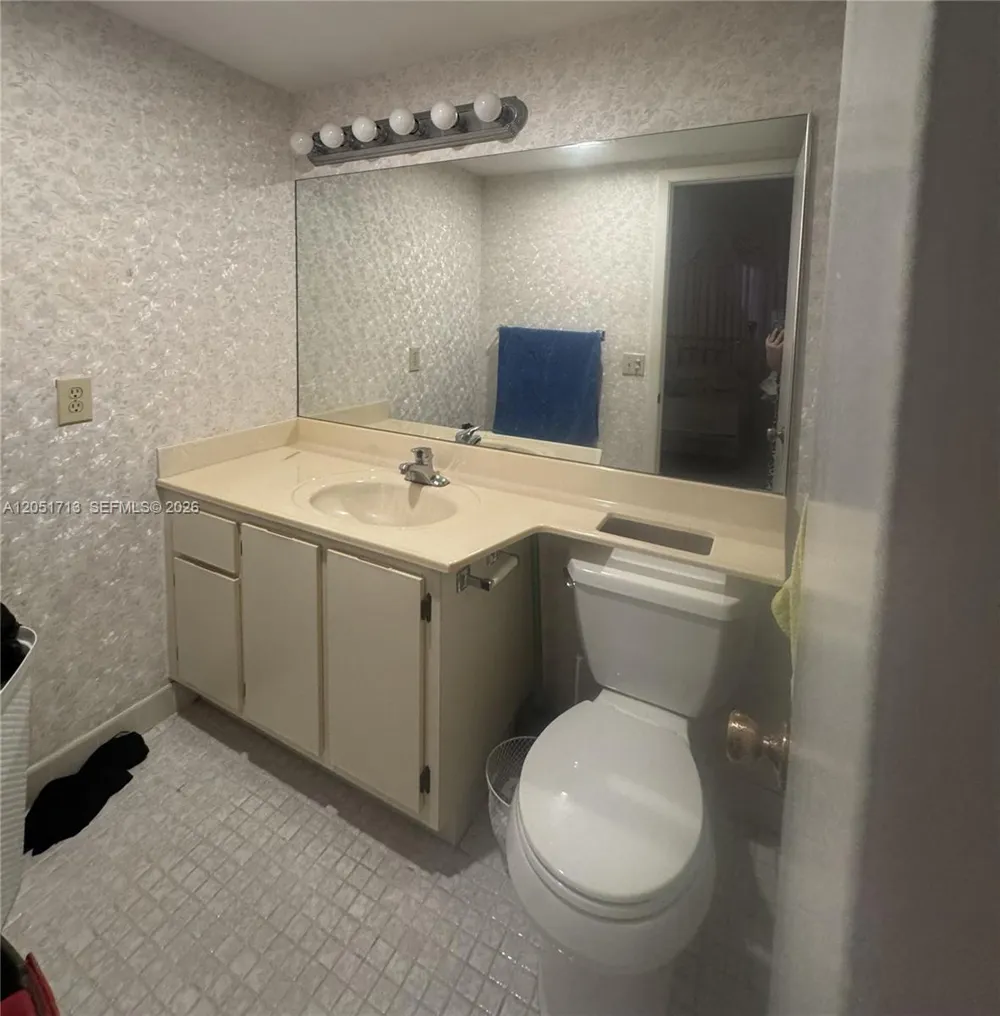 441 SE 3rd St #505 Dania Beach, FL 33004