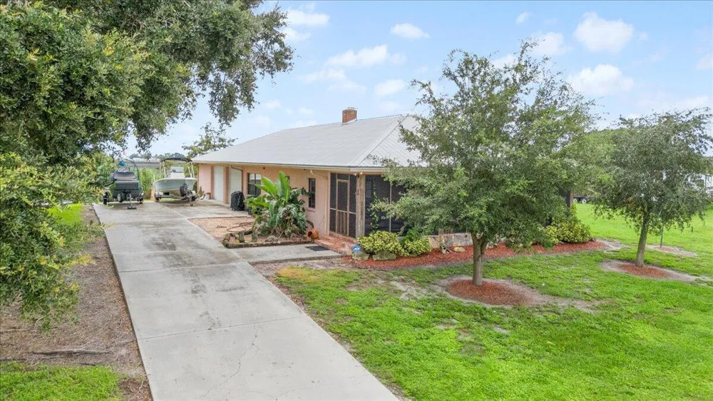 1121 River Road Moore Haven, FL 33471