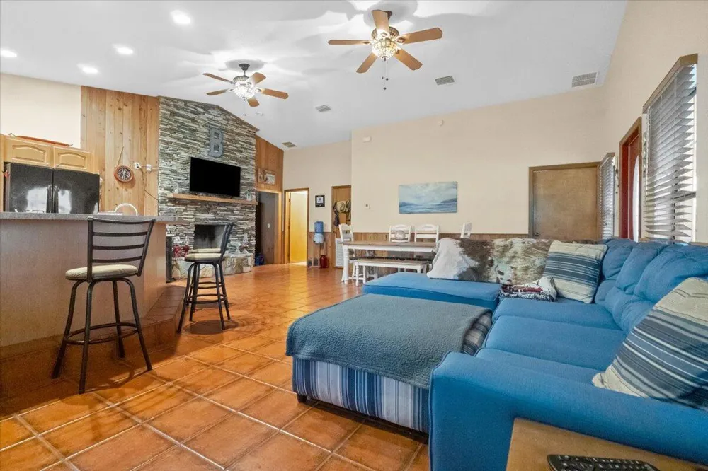 1121 River Road Moore Haven, FL 33471