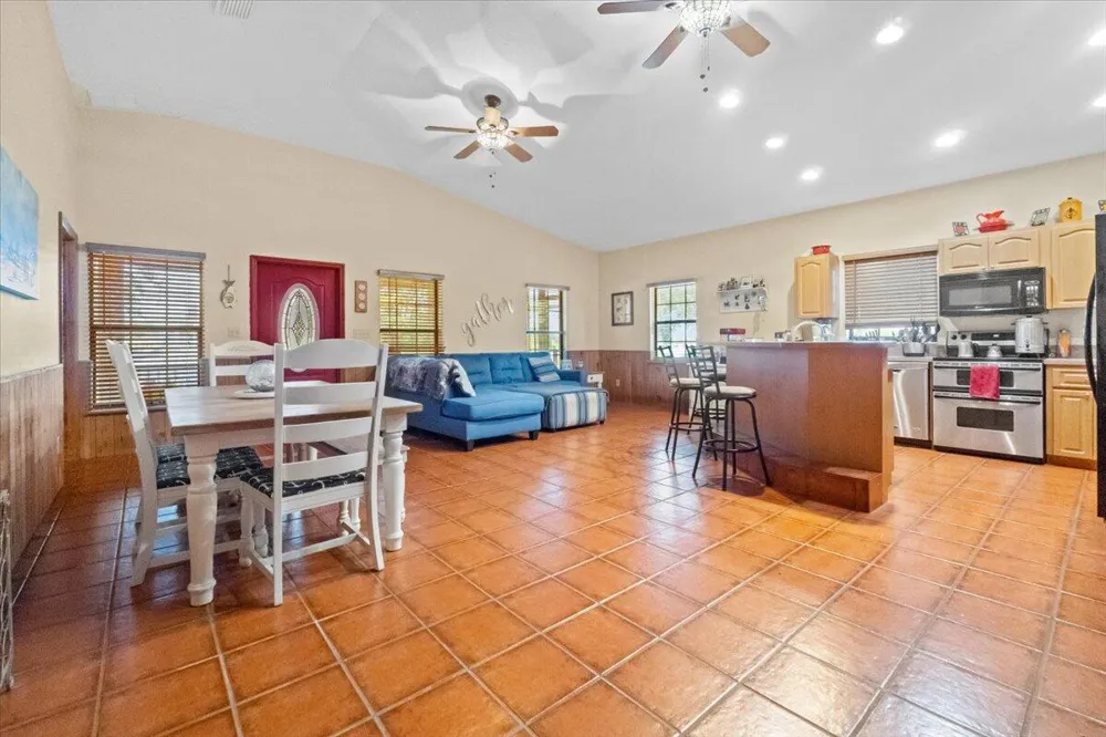 1121 River Road Moore Haven, FL 33471
