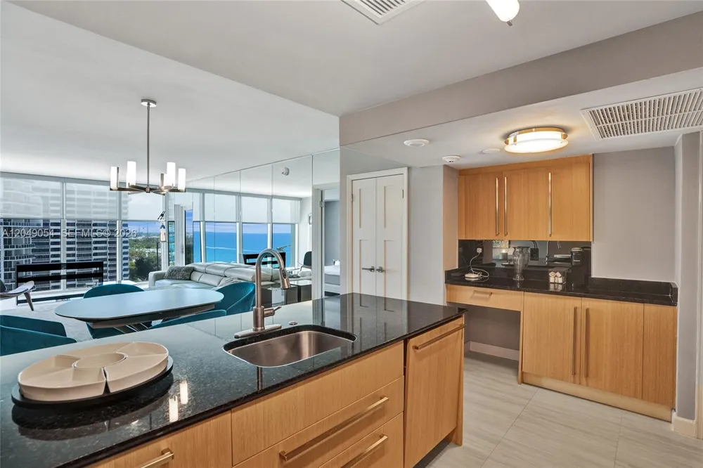 10275 Collins Ave #1116 Bal Harbour, FL 33154