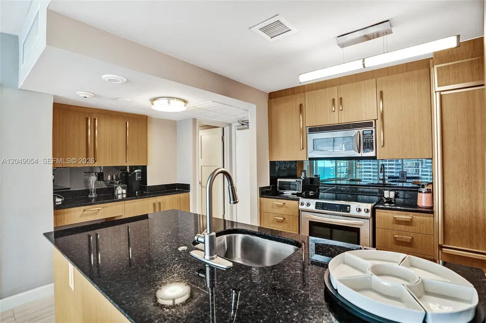10275 Collins Ave #1116 Bal Harbour, FL 33154