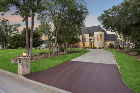 1000 Braewood Court