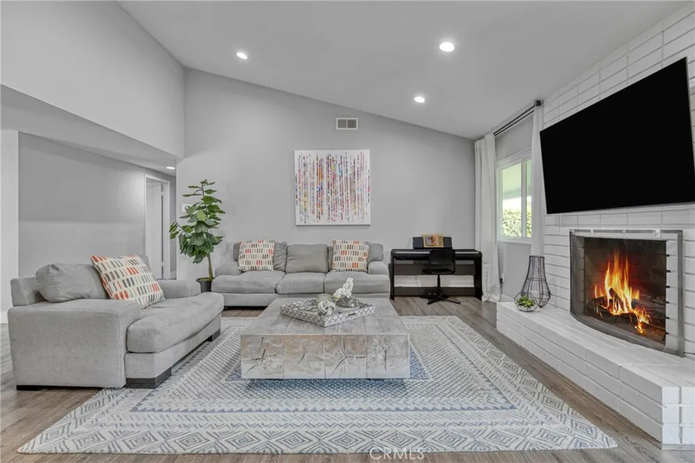 7293 Cirrus Way West Hills, CA 91307