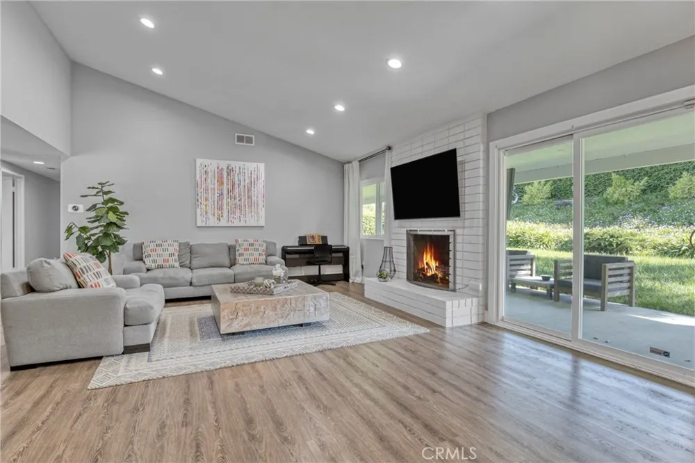 7293 Cirrus Way West Hills, CA 91307