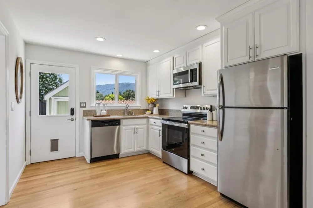 14275 Hilltop Way Saratoga, CA 95070
