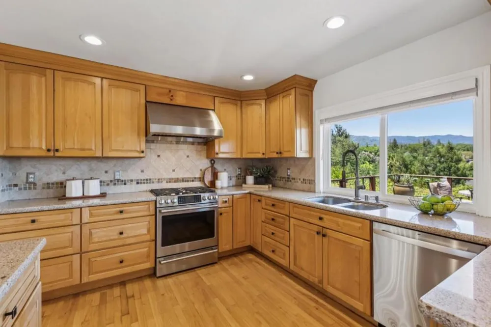 14275 Hilltop Way Saratoga, CA 95070