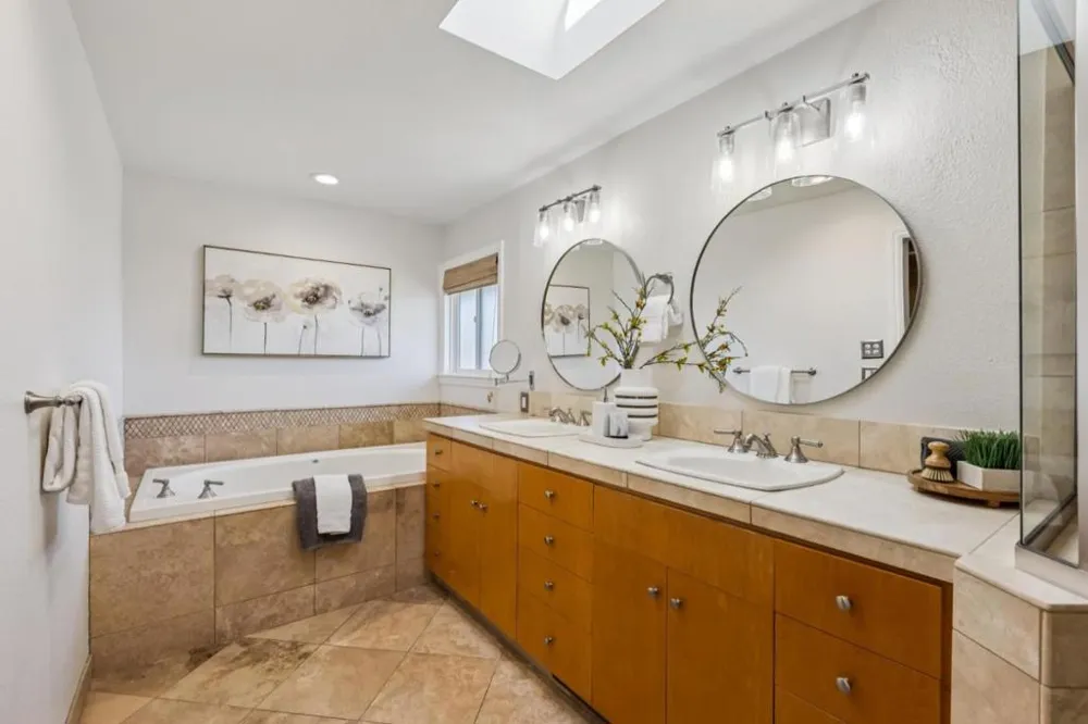 14275 Hilltop Way Saratoga, CA 95070