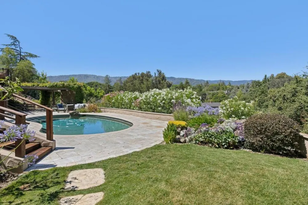 14275 Hilltop Way Saratoga, CA 95070